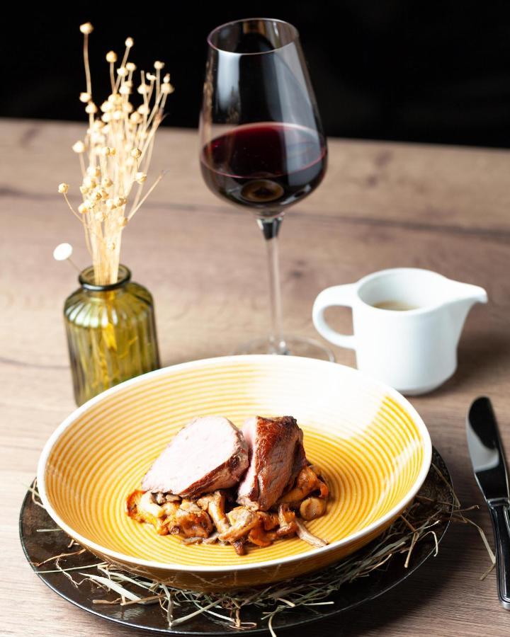 Le Boeuf Couronne - Hotel & Restaurant Chartres- Logis Hotels المظهر الخارجي الصورة